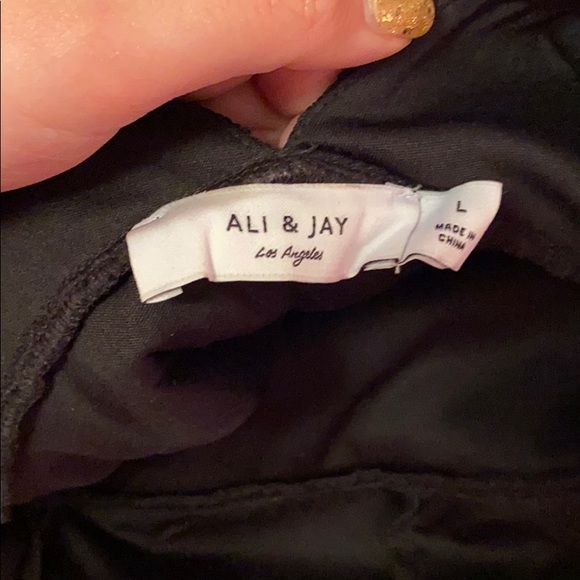 ALI & JAY black dress - Picture 4 of 4